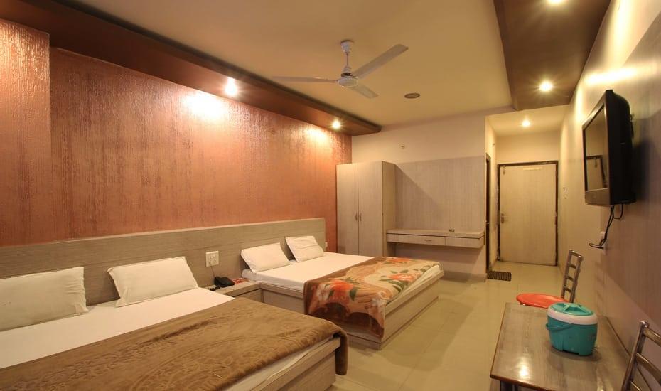 Hotel Pakeeza 阿杰梅尔 外观 照片