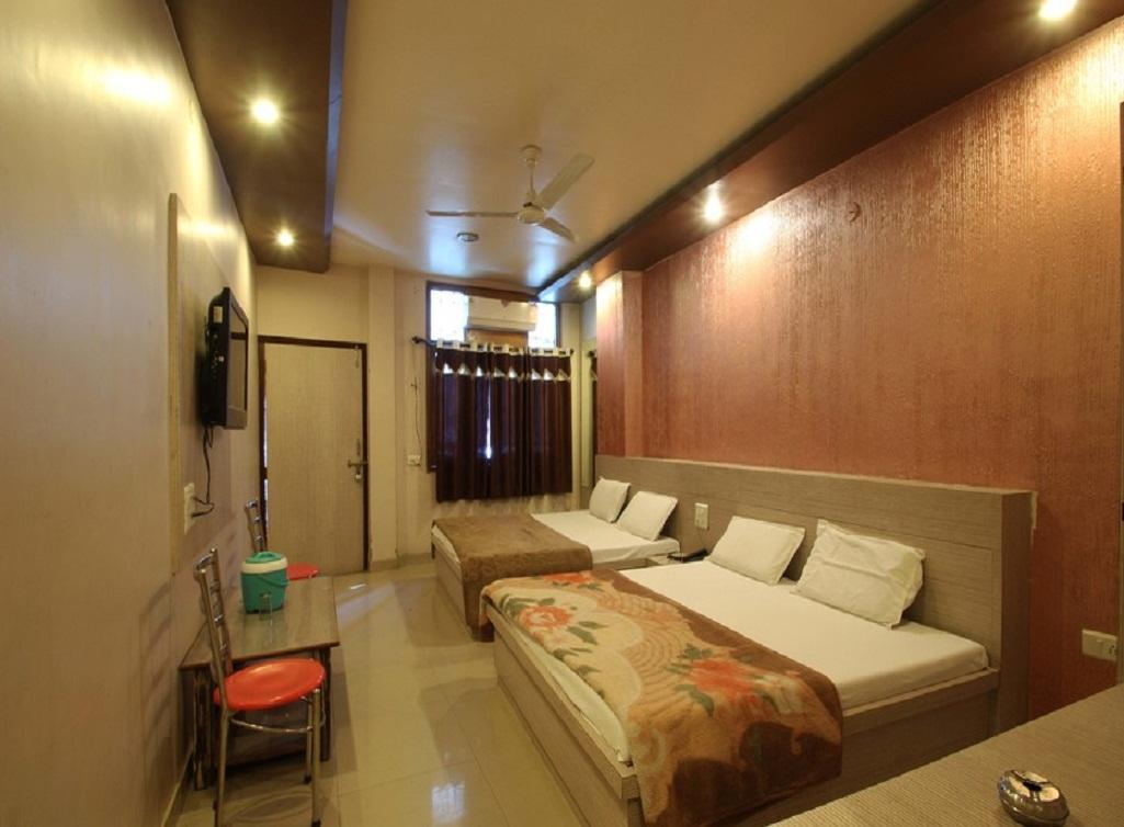 Hotel Pakeeza 阿杰梅尔 外观 照片