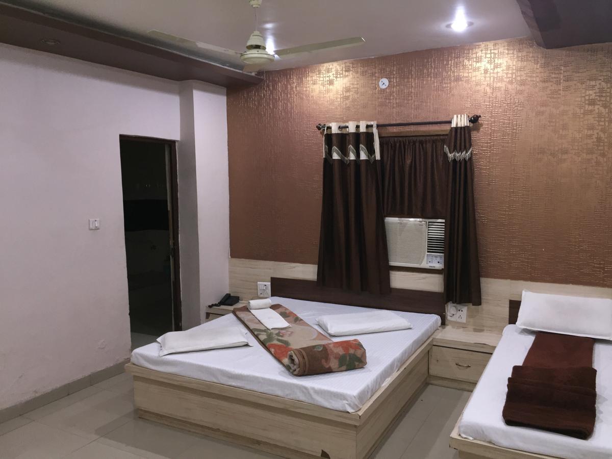 Hotel Pakeeza 阿杰梅尔 外观 照片