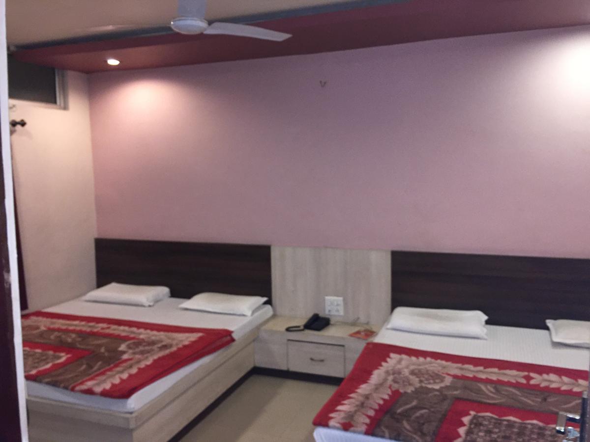 Hotel Pakeeza 阿杰梅尔 外观 照片