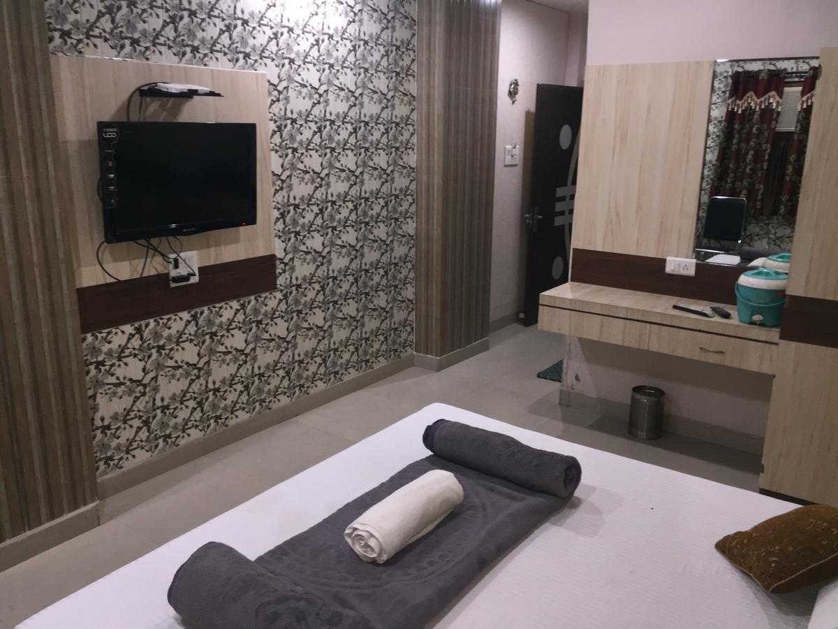 Hotel Pakeeza 阿杰梅尔 外观 照片