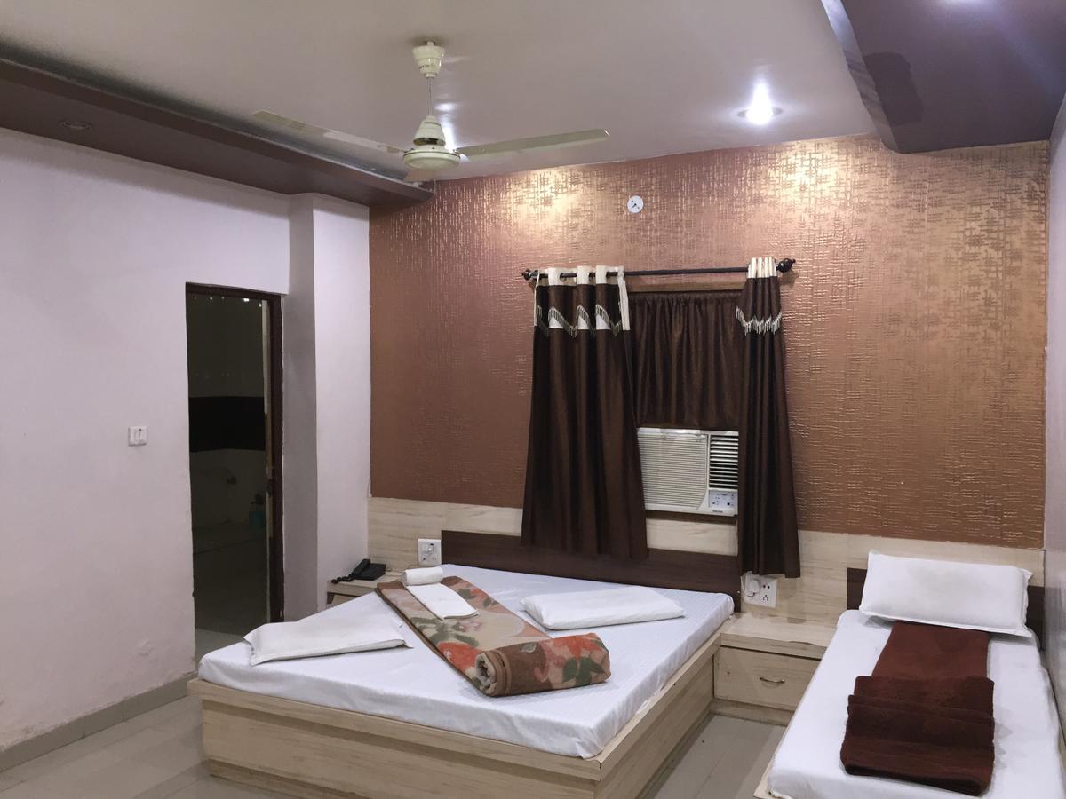 Hotel Pakeeza 阿杰梅尔 外观 照片